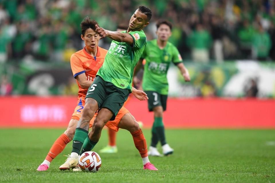 九游体育下载关于岭南猛虎队守住胜果江汉猛虎队，田径小组赛上演裁判判罚引热议！球迷期待下一战的信息