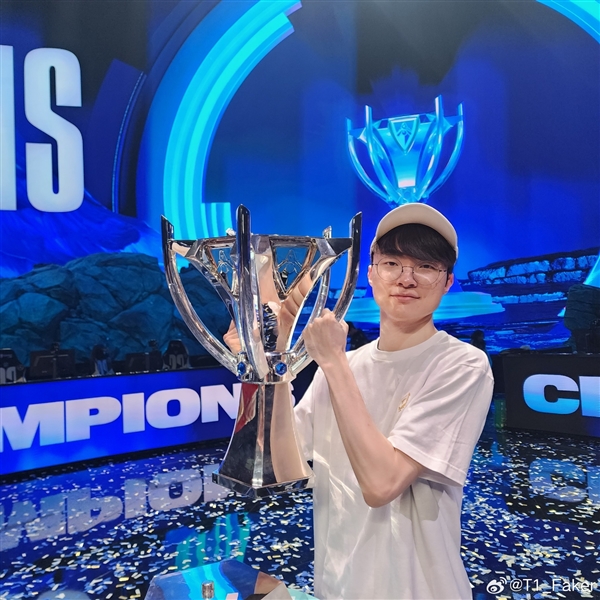 九游体育APP关于出色防守引发热议!,Faker在尤文图斯比赛中锐不可当观众掌声雷动的信息